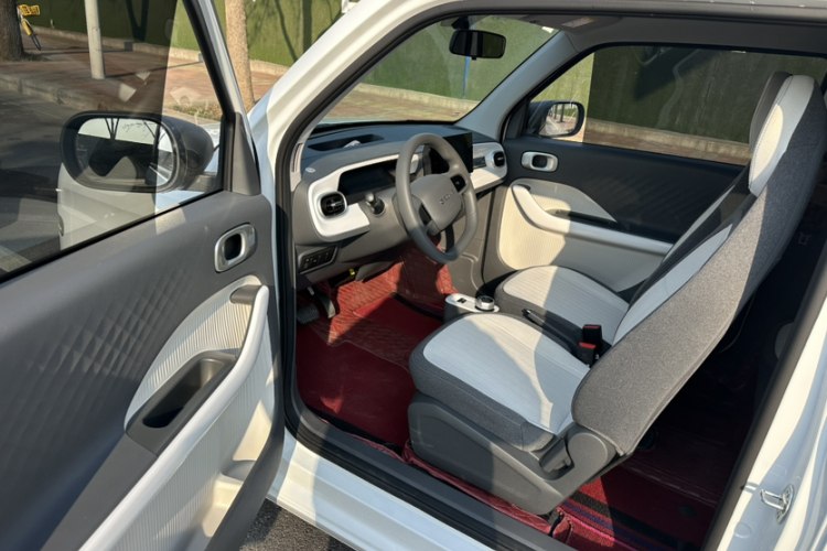 吉利银河 熊猫 2025款 210km 元气熊中控内饰7002