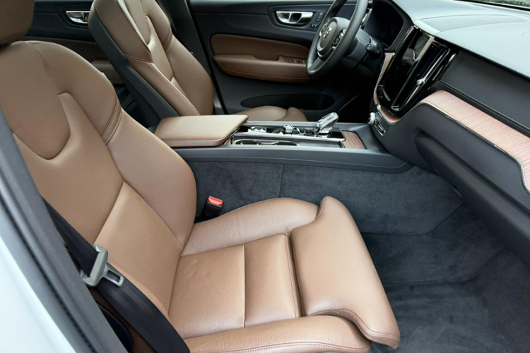 沃尔沃XC60 2025款 B5 四驱智远豪华版中控内饰7009