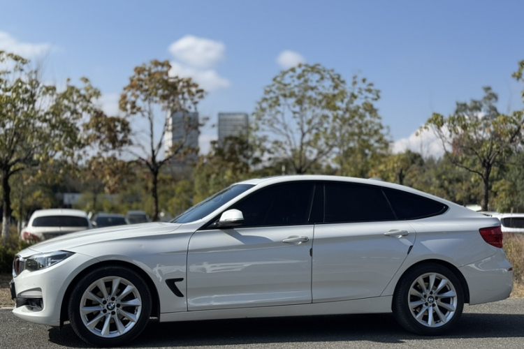 宝马3系GT 2018款 320i 时尚型车身外观6010