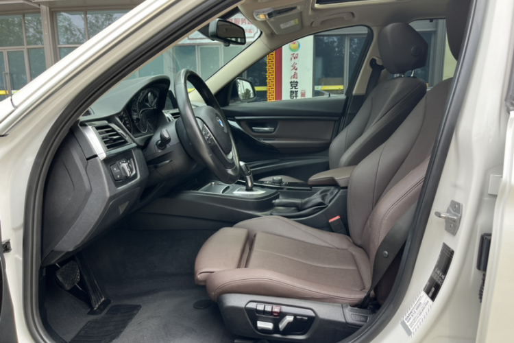 宝马3系 2018款 320Li 时尚型中控内饰7001