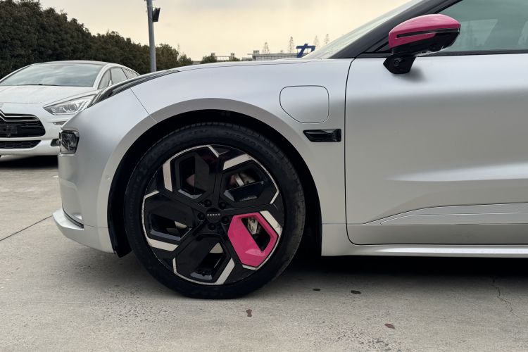 极氪001 2023款 WE版 86kWh局部细节9010