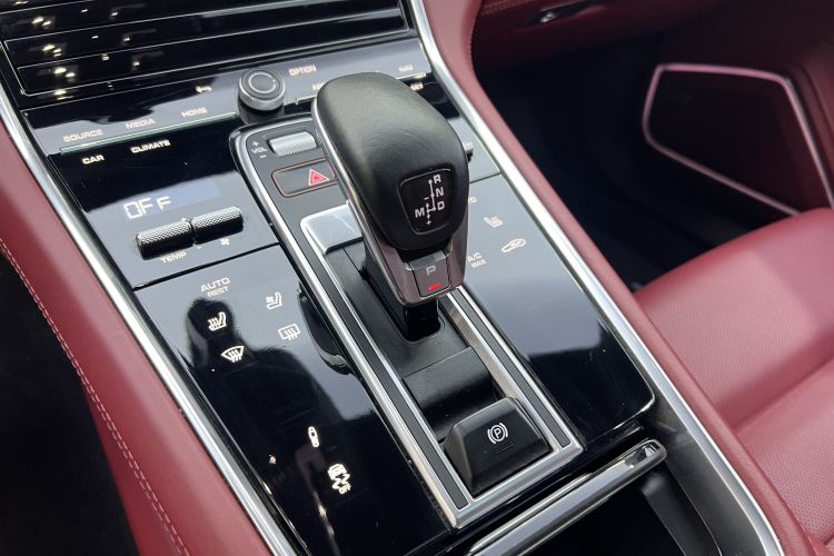 保时捷 2023款 改款 Panamera 4 行政加长铂金版 2.9T中控内饰7004