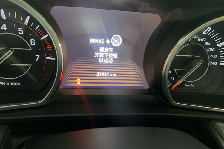 Jeep 大指挥官 2018款 2.0T 两驱进享版 国V中控内饰15