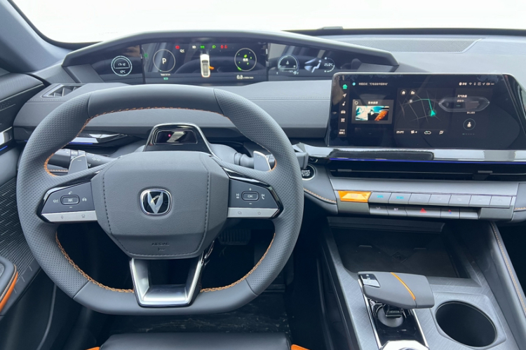 长安UNI-V 2024款 1.5T 尊贵型中控内饰7002