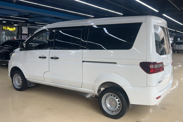 金杯 金海狮M经典 2024款 1.5L 工程狮客车 6座车身外观6005