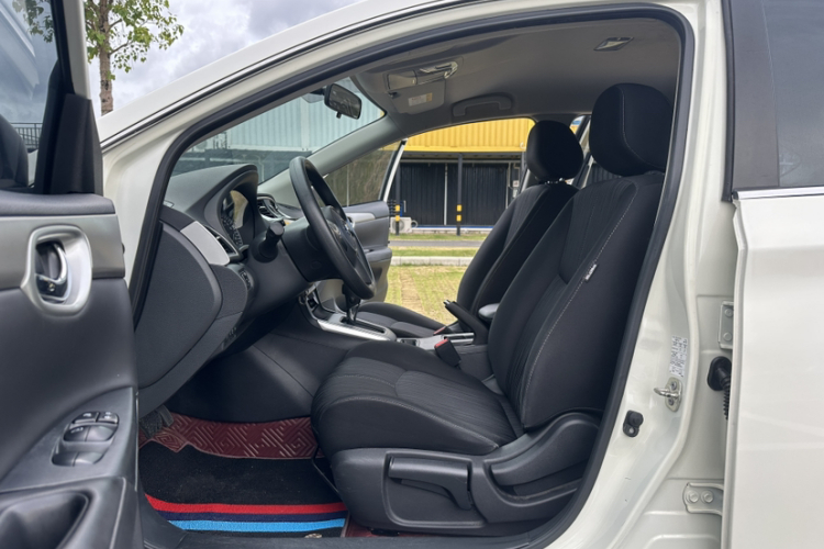 日产 轩逸 2022款 经典 1.6XE CVT舒适版中控内饰7006