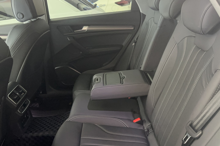 奥迪Q5L 2022款 改款 40T 豪华动感型中控内饰7001