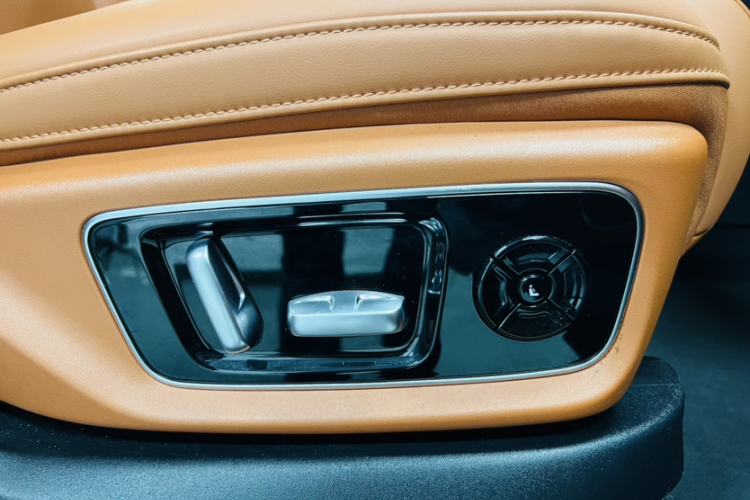 理想汽车 理想L7 2024款 MAX中控内饰7006