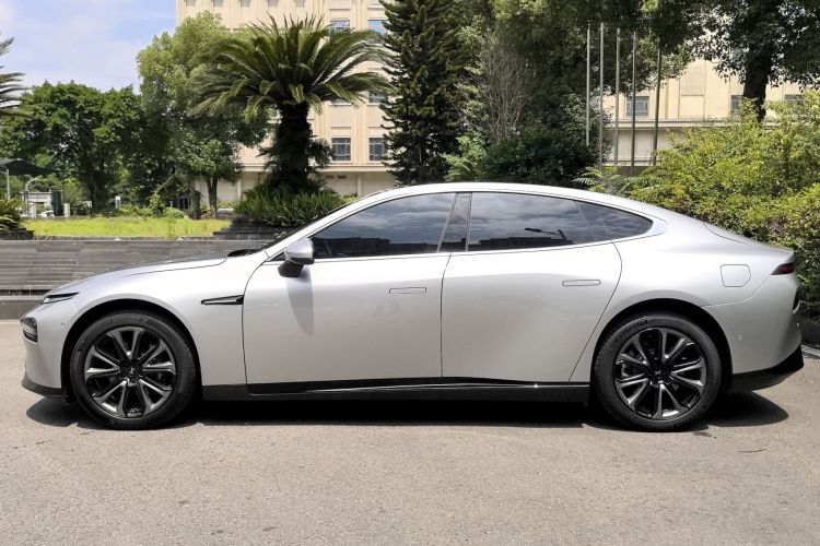 小鹏P7 2021款 480E车身外观6005