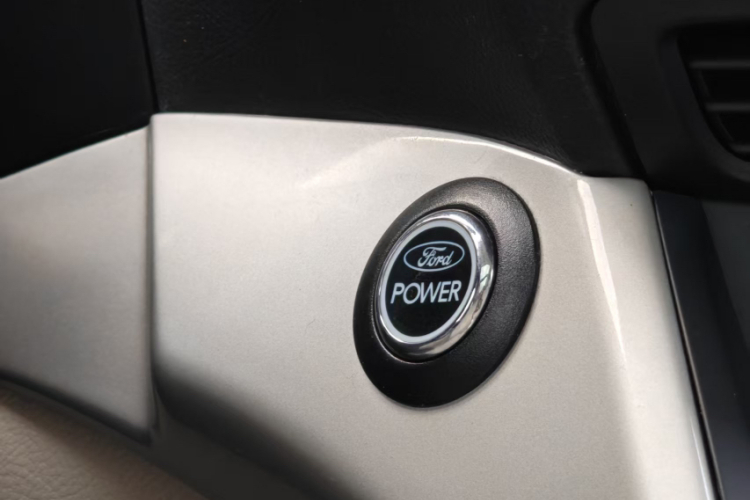 福特 翼虎 2013款 2.0L GTDi 四驱尊贵型中控内饰7006