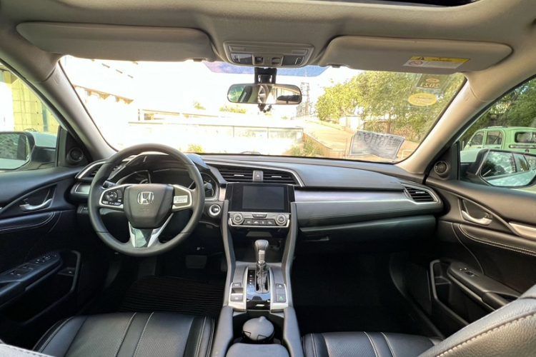 本田 思域 2016款 220TURBO CVT豪华版中控内饰7001