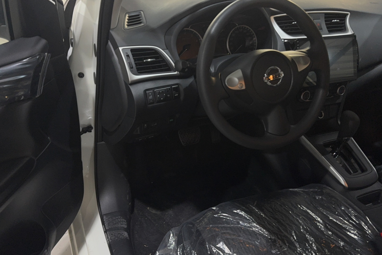 日产 轩逸 2024款 改款二 经典 1.6XE CVT舒适版中控内饰7002