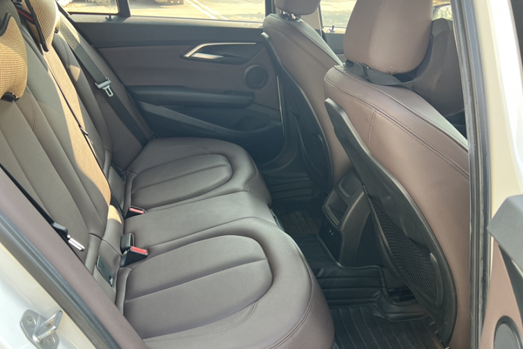 宝马1系 2020款 125i 领先型M运动套装中控内饰7001