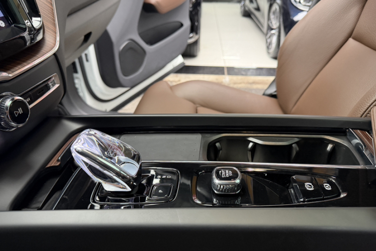 沃尔沃XC60 2024款 B5 四驱智远豪华版中控内饰7008