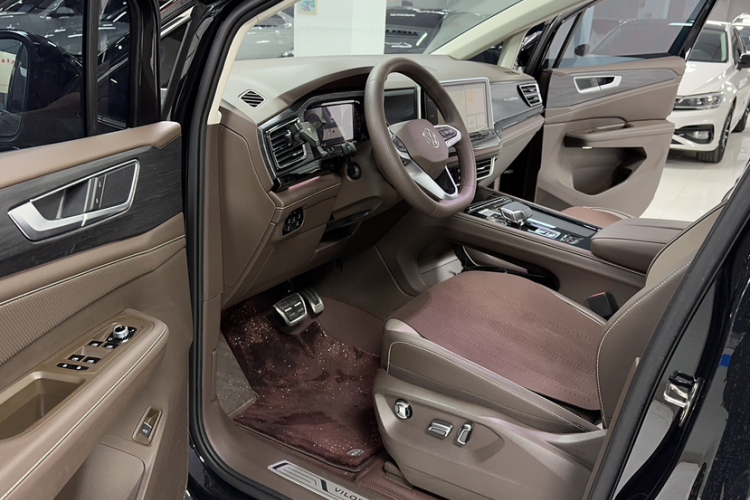 大众 威然 2024款 380TSI 尊驰版中控内饰7001