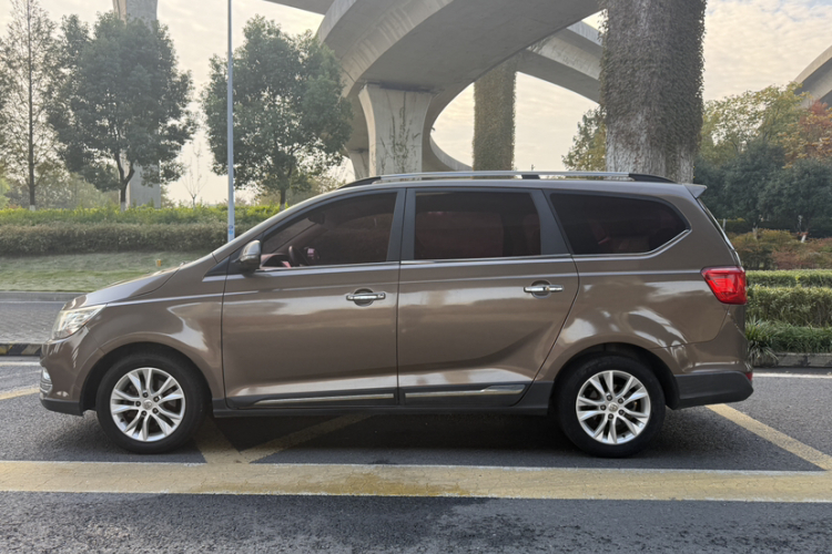 宝骏730 2016款 1.8L iAMT舒适型 7座车身外观6001