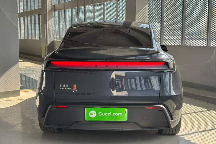 特斯拉 Model Y 2025款 后轮驱动版车身外观6010