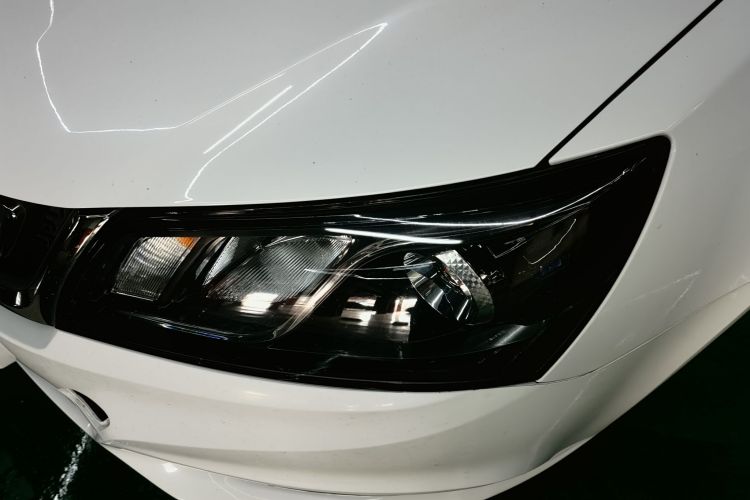 吉利汽车 帝豪 2017款 三厢百万款 1.5L CVT向上版中控内饰7013