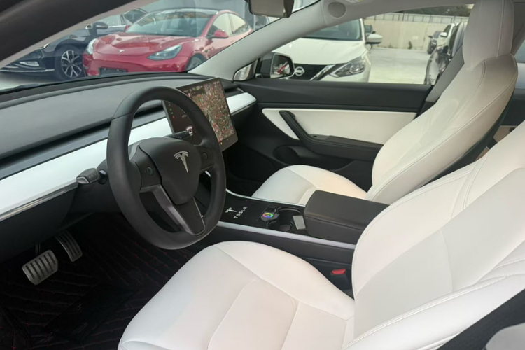 特斯拉 Model 3 2020款 改款 长续航后轮驱动版中控内饰7003