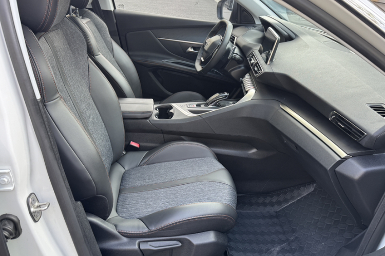 标致4008 2017款 350THP 精英版中控内饰7007