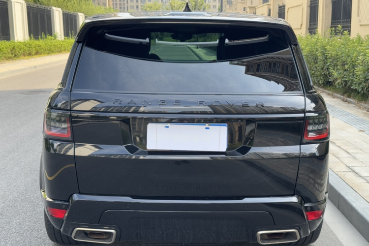 路虎 揽胜运动版 2022款 3.0 L6 耀黑版车身外观6002