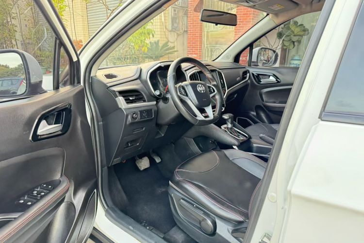 中华V3 2017款 1.5L 自动精英型中控内饰7006