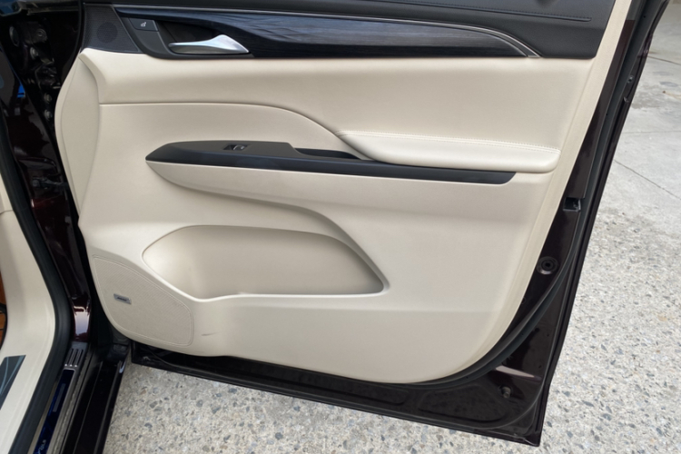 别克GL8 2020款 Avenir艾维亚 六座贤礼版中控内饰7006