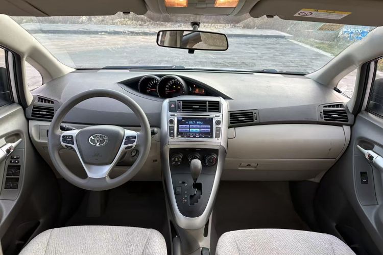 丰田 逸致 2014款 星耀 180E CVT精英版中控内饰7001