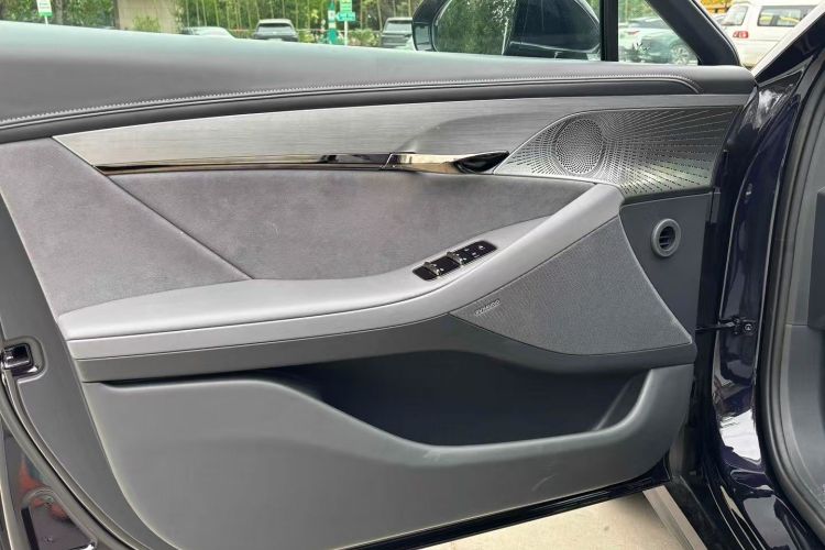 岚图汽车 岚图追光 2024款 PHEV 四驱超长续航旗舰版中控内饰7005