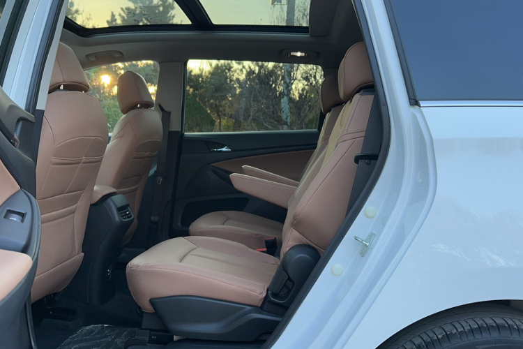 别克GL6 2021款 323T 轻混动互联豪华型中控内饰7006