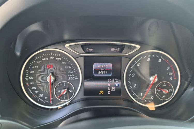 奔驰A级(进口) 2017款 改款 A 200 动感型中控内饰15