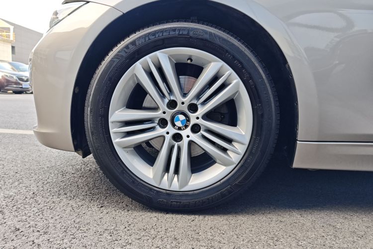 宝马3系 2017款 320Li 时尚型中控内饰7003