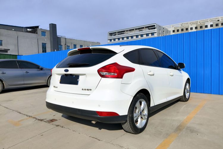 福特 福克斯 2017款 两厢 1.6L 自动舒适型智行版车身外观6006