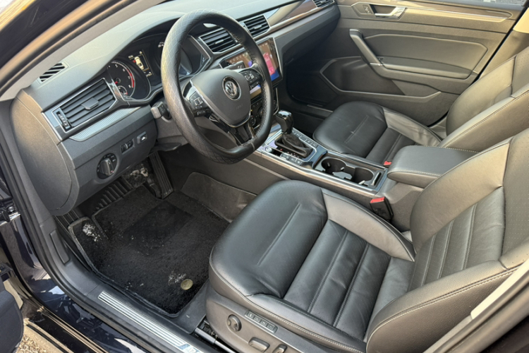 大众 帕萨特 2017款 330TSI DSG御尊版中控内饰7013