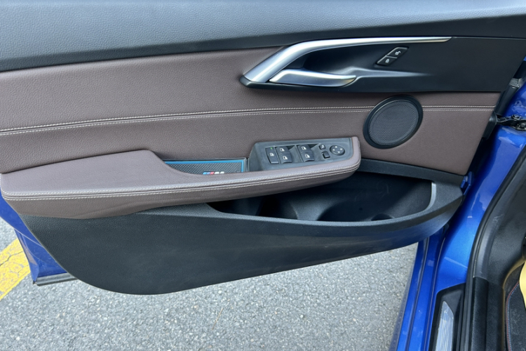 宝马1系 2020款 120i M运动套装中控内饰7001