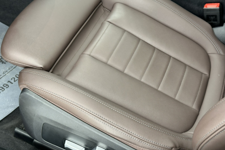 宝马3系 2021款 改款 320Li M运动套装局部细节9008