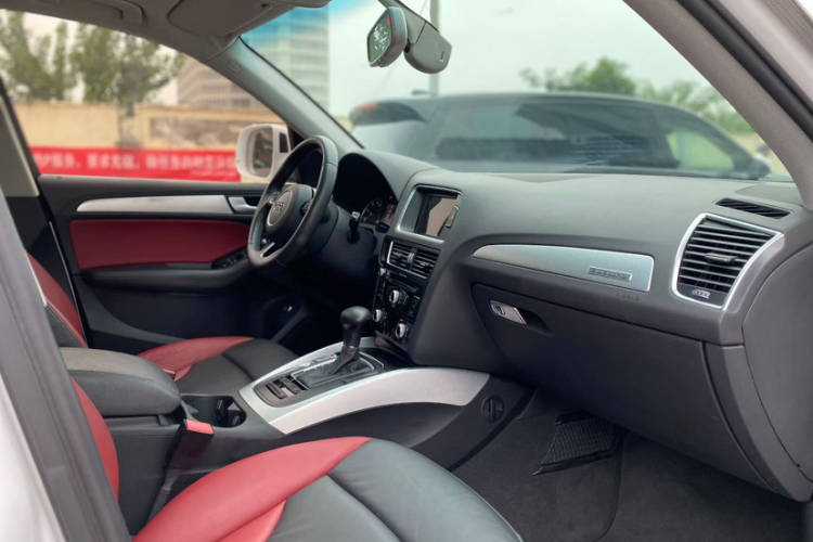 奥迪Q5 2017款 Plus 40 TFSI 技术型中控内饰7005