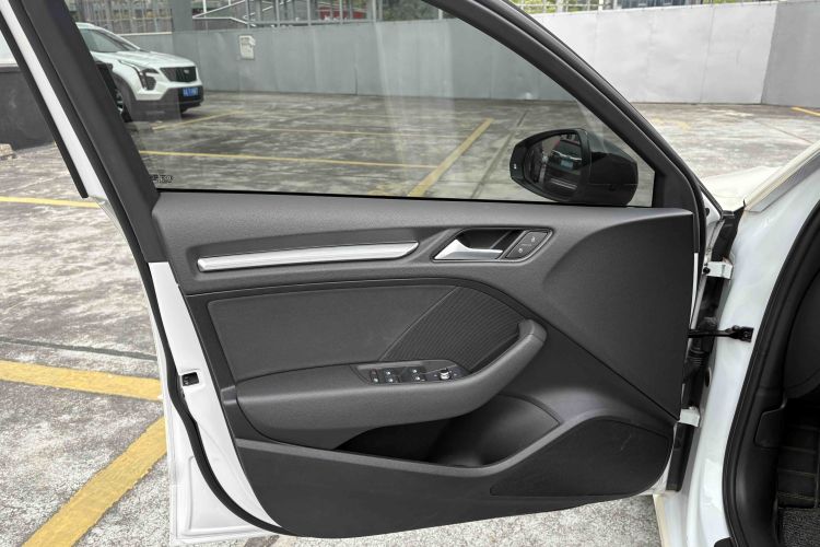 奥迪A3 2018款 30周年年型 Sportback 35 TFSI 进取型中控内饰7005