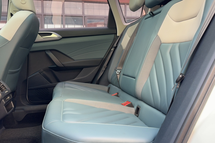 大众 途岳 2023款 300TSI 两驱满月版中控内饰7004