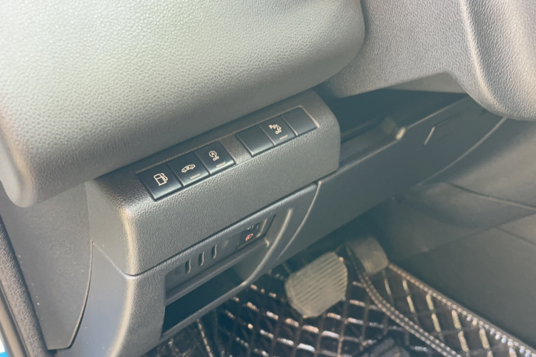 标致3008 2015款 1.6THP 自动经典版中控内饰7003