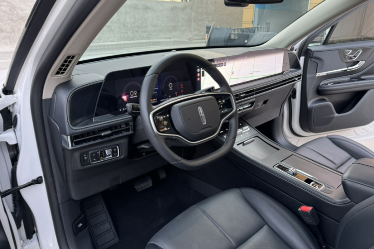 林肯 冒险家 2024款 2.0T 两驱尊雅版中控内饰7011