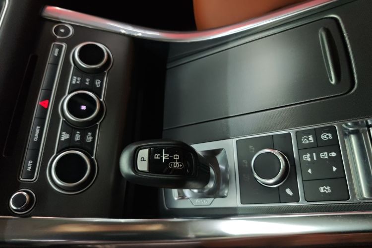 路虎 揽胜运动版 2017款 3.0 SC V6 HSE DYNAMIC局部细节9001