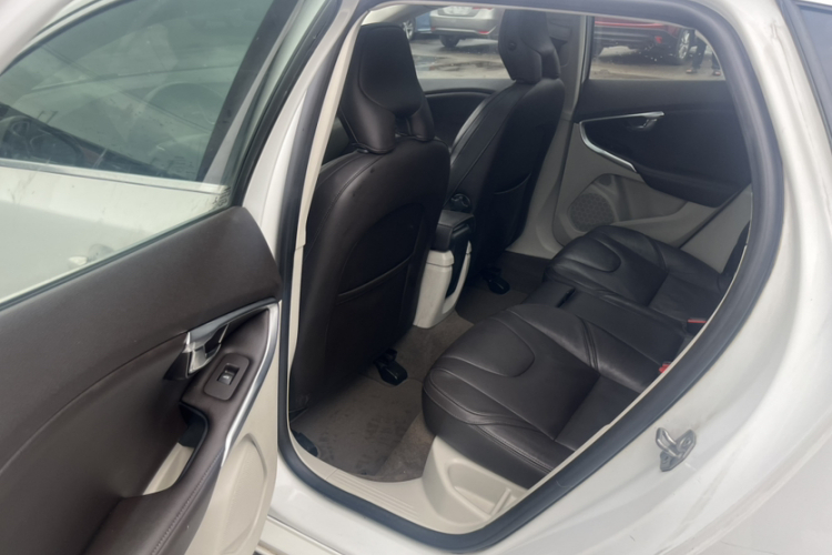 沃尔沃V40 2013款 2.0T 智雅版中控内饰7002