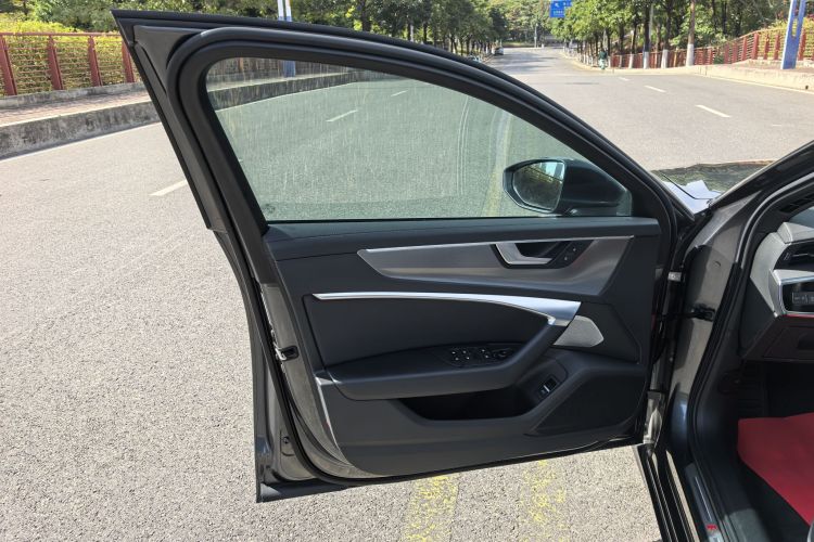 奥迪A6L 2020款 45 TFSI 臻选动感型中控内饰7010