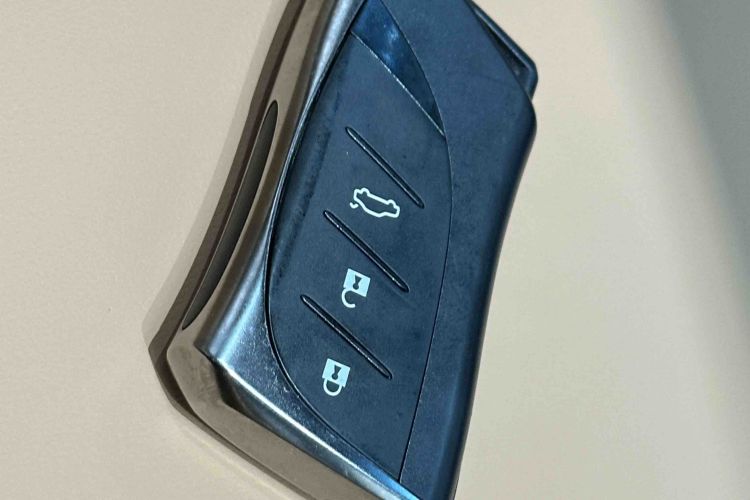 雷克萨斯ES 2022款 200 卓越版中控内饰7015