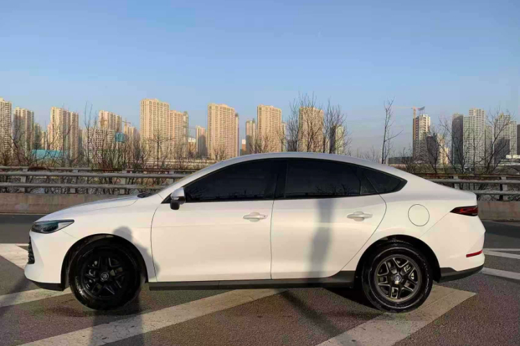 比亚迪 秦PLUS 2025款 DM-i 智驾版 55KM领先型车身外观6006