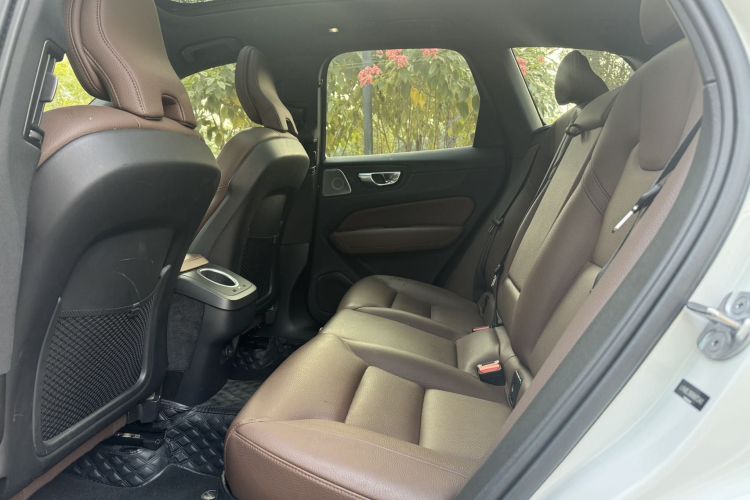 沃尔沃XC60 2024款 B5 四驱智逸豪华版中控内饰7004