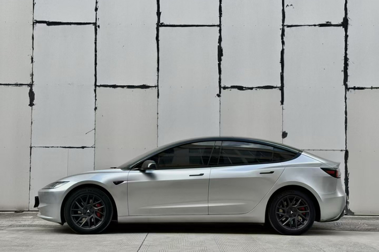 特斯拉 Model 3 2023款 后轮驱动版车身外观6006