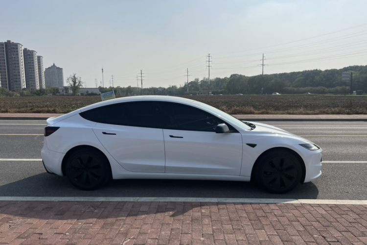 特斯拉 Model 3 2023款 后轮驱动版车身外观6002