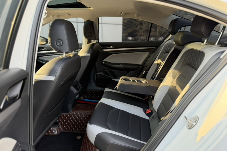 大众 宝来 2023款 300TSI DSG尊行版中控内饰7002